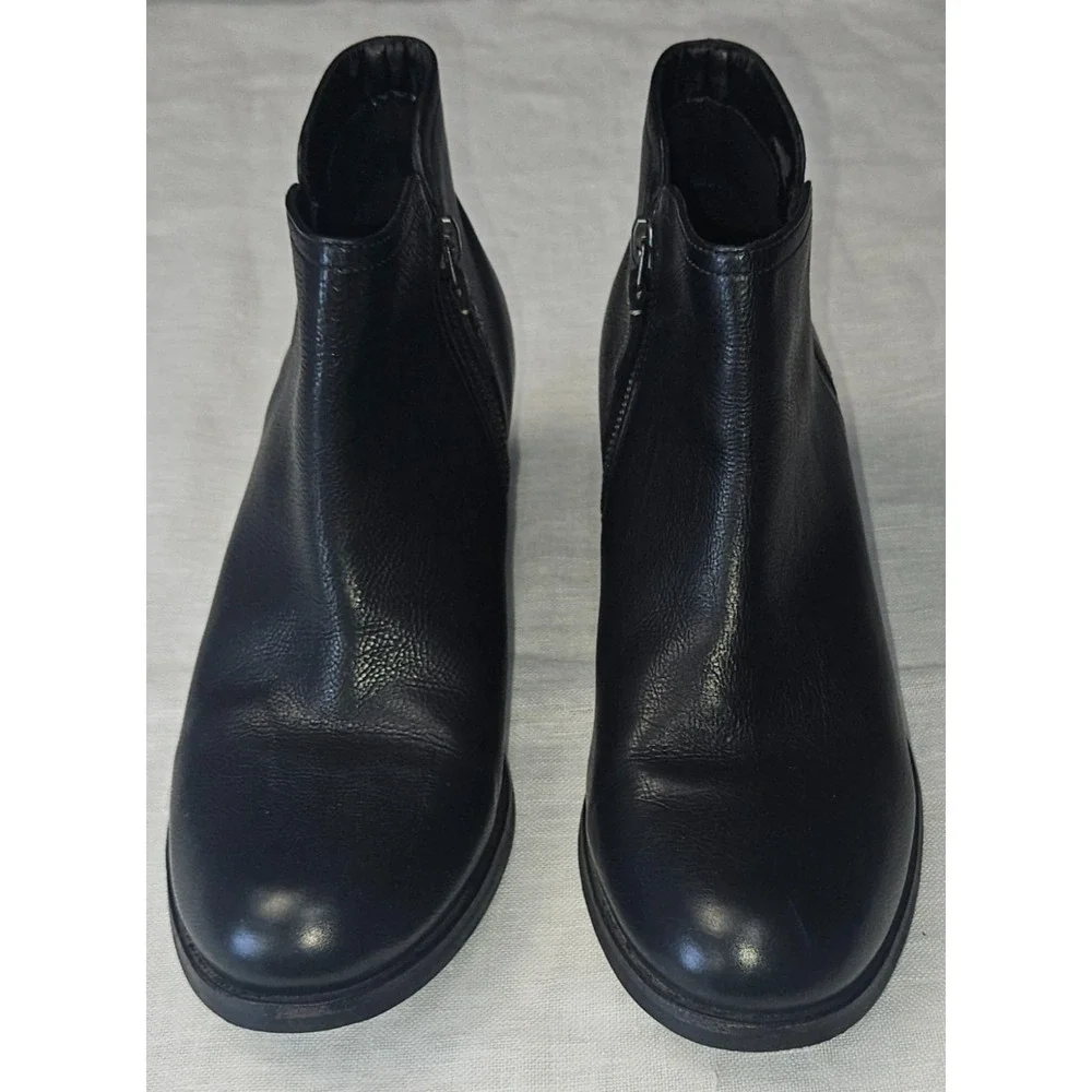 Clarks‎ Collection Black Leather Chelsea Ankle Boots Comfort Minimalist 7.5M